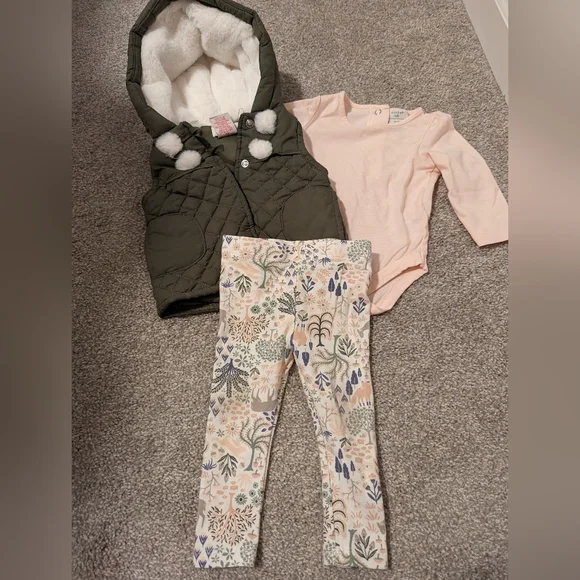 3 For $18 Green and Pink Puffy Vest Set - Picture 1 of 10